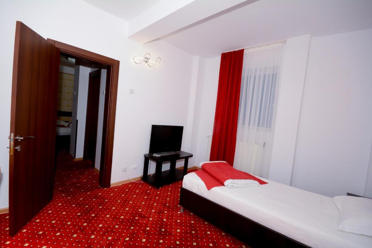 Hotel Magic - City Center Pitesti Exterior photo