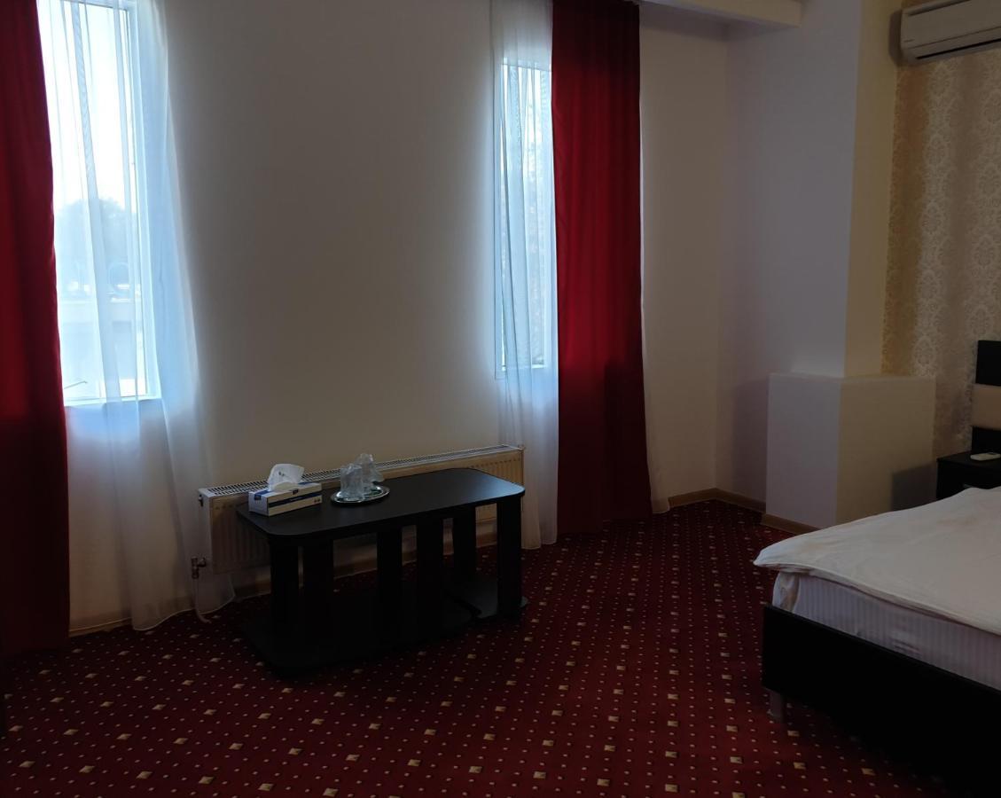 Hotel Magic - City Center Pitesti Exterior photo
