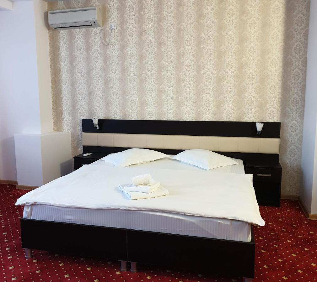 Hotel Magic - City Center Pitesti Exterior photo