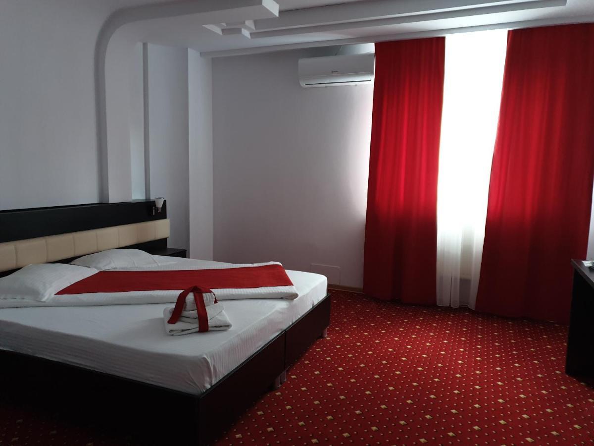 Hotel Magic - City Center Pitesti Exterior photo